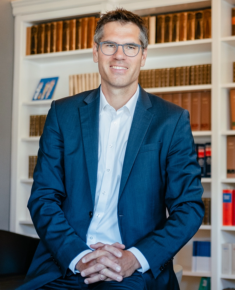 Portrait des Rechtsanwalt und Notar Dr. Hanno Knippenberg LL.M.